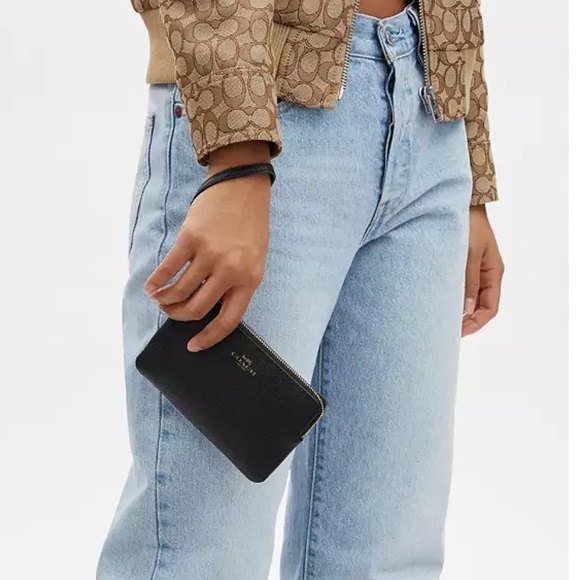 NWT Coach Corner Zip Wristlet - Picture 3 of 4